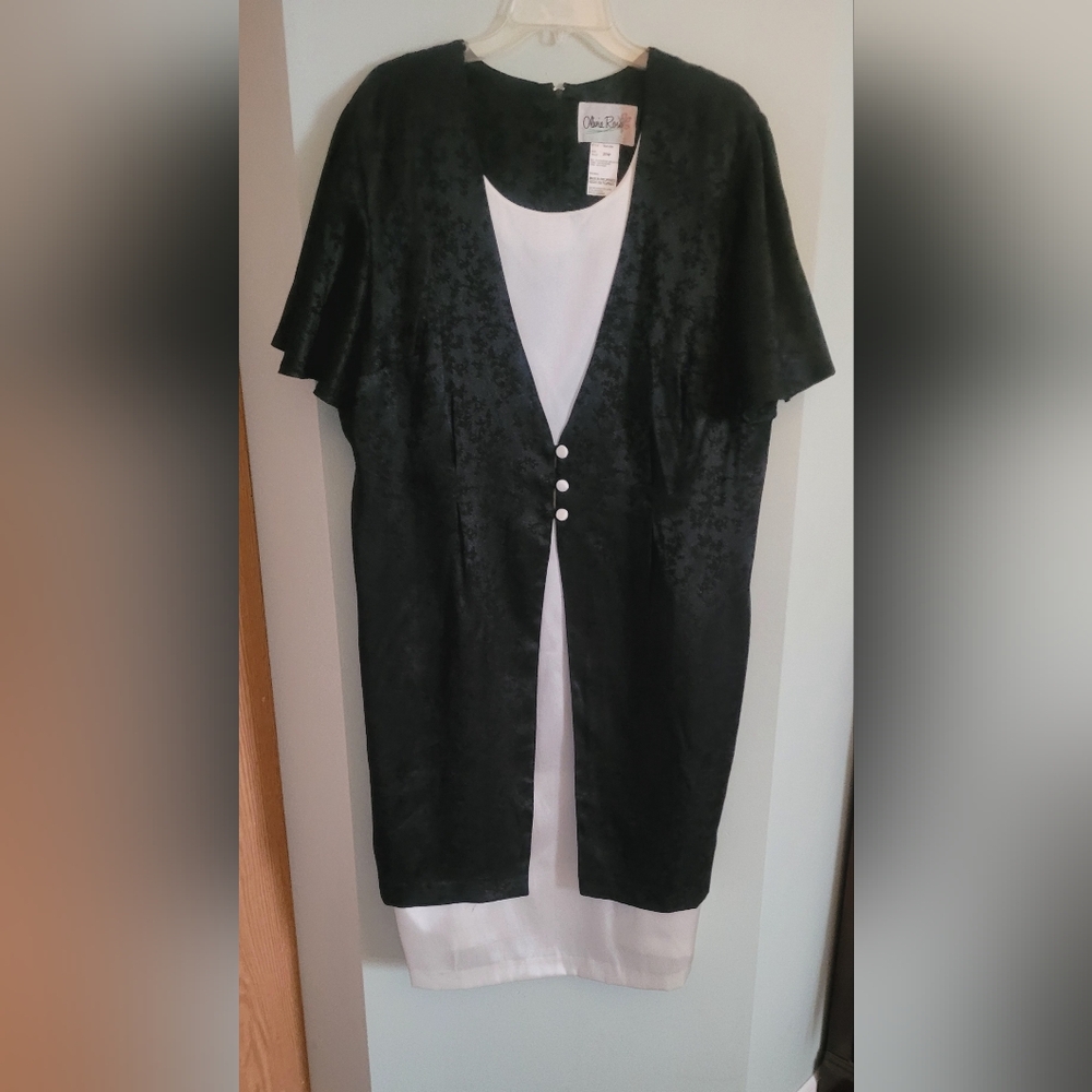 Olivia Rose Black and White Dress with Short Sleeves